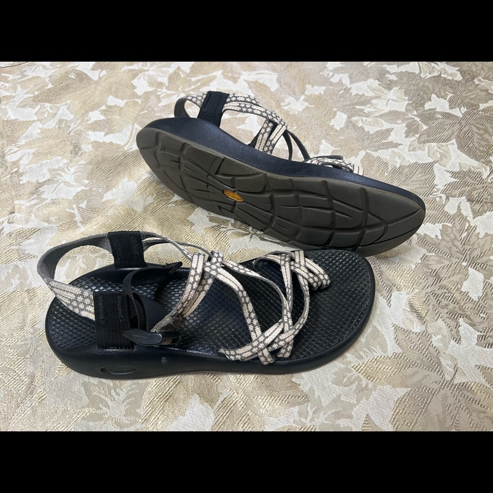Size 10 chaco sandals